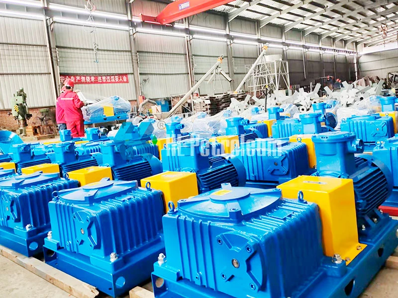 Drilling fluid agitators