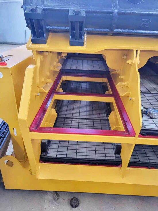 Install the screen sealing frame